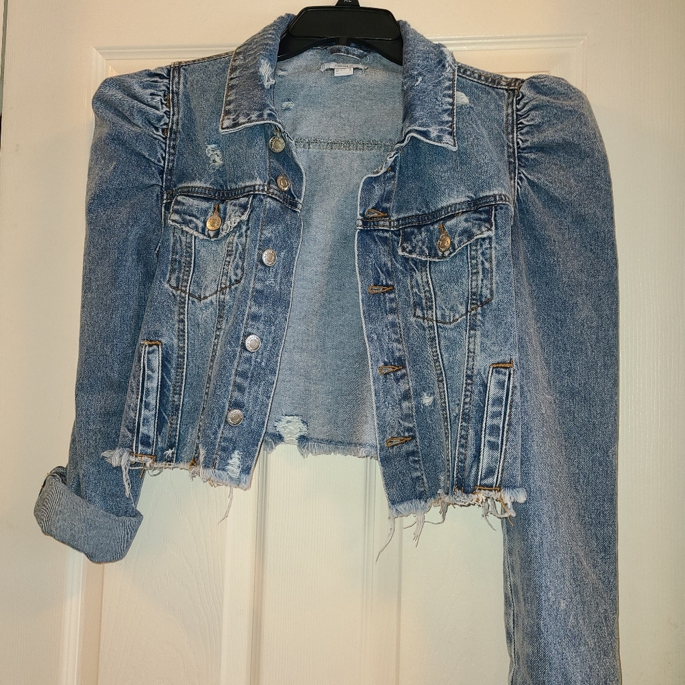 Forever 21 distressed denim cropped jacket-like new